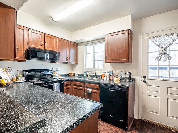 5th image of 3612 Queen Anne Way