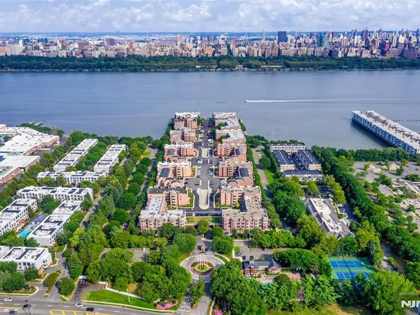 401 Thornton Ct #T401, Edgewater, NJ 07020