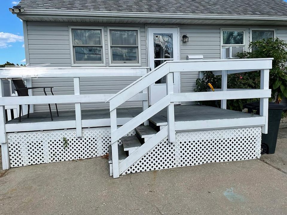 1st image of 425 West Dr