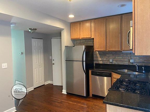 3rd image of 6500-6504 N Washtenaw Ave #6500-G