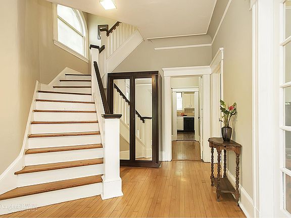 3rd image of 305 Travers Ave