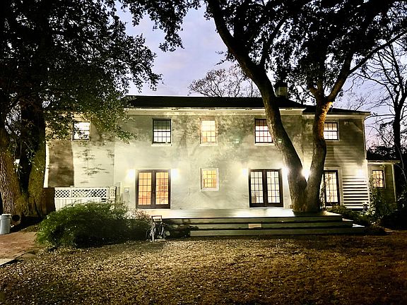 2nd image of 32 Jamestown Rd