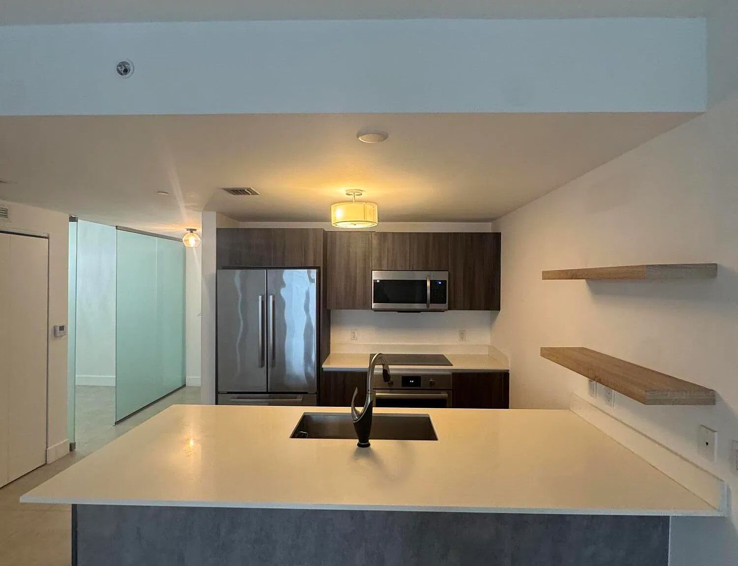 2 bed, 2.0 bath, 1038 sqft, $4,100 — Photo 4