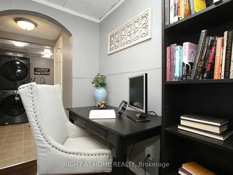 653 Dorchester Dr — Photo 9