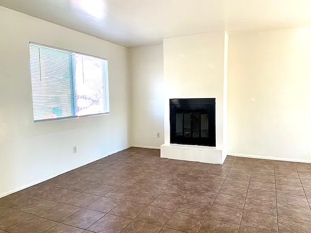 3146 E Kleindale Rd — Photo 7