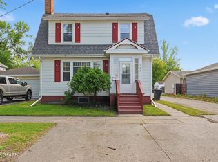515 8th Ave S, Grand Forks, ND 58201