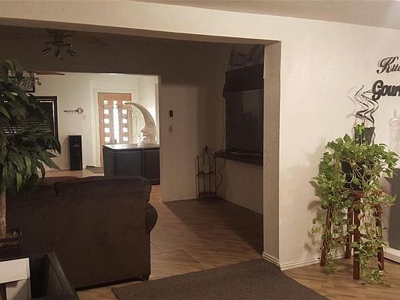 2nd image of 520 Raynolds St