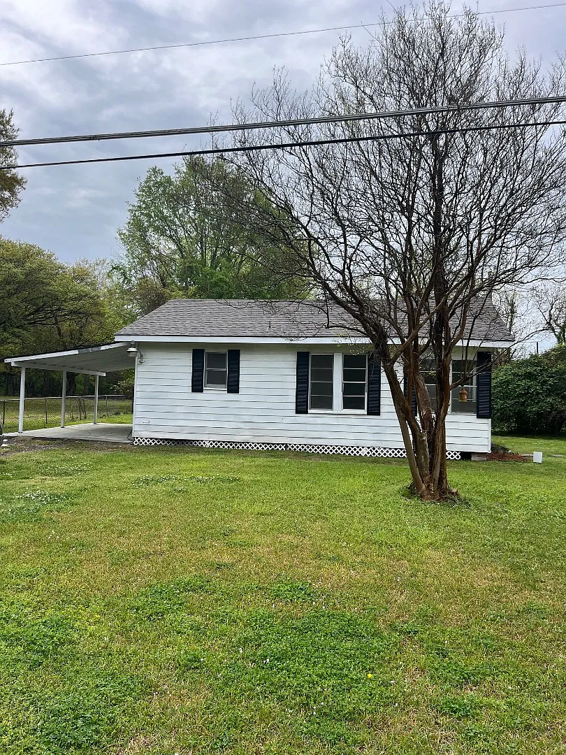 7703 Lotus Ln — Photo 3