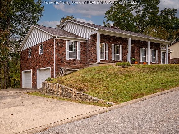 3rd image of 805 Grandview Dr