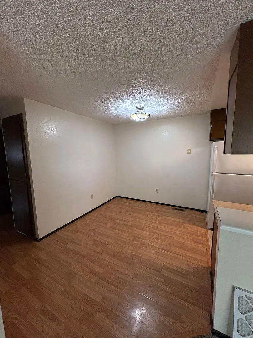 3 Bedroom 1 Bath Duplex in Quincy — Photo 4
