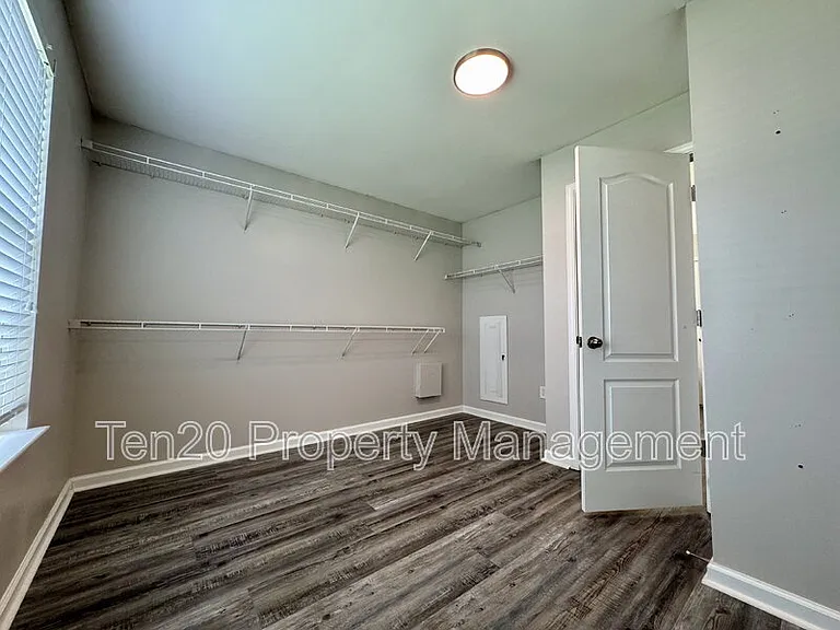 400 Gwynnes Way — Photo 17