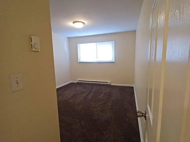 1116 Irving Ave — Photo 5