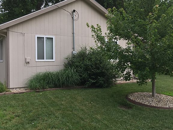 3rd image of 221 W Pottawatomie St