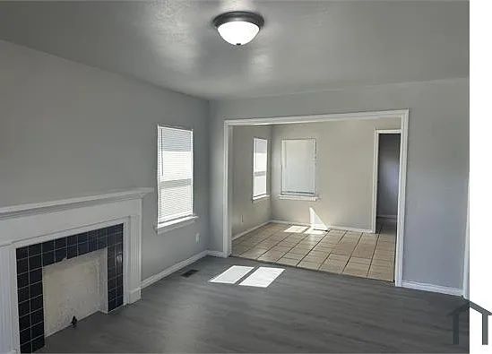 3 bed, 999 sqft, $1,200 — Photo 2