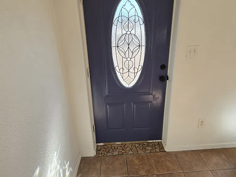 1805 N Valley Dr — Photo 6
