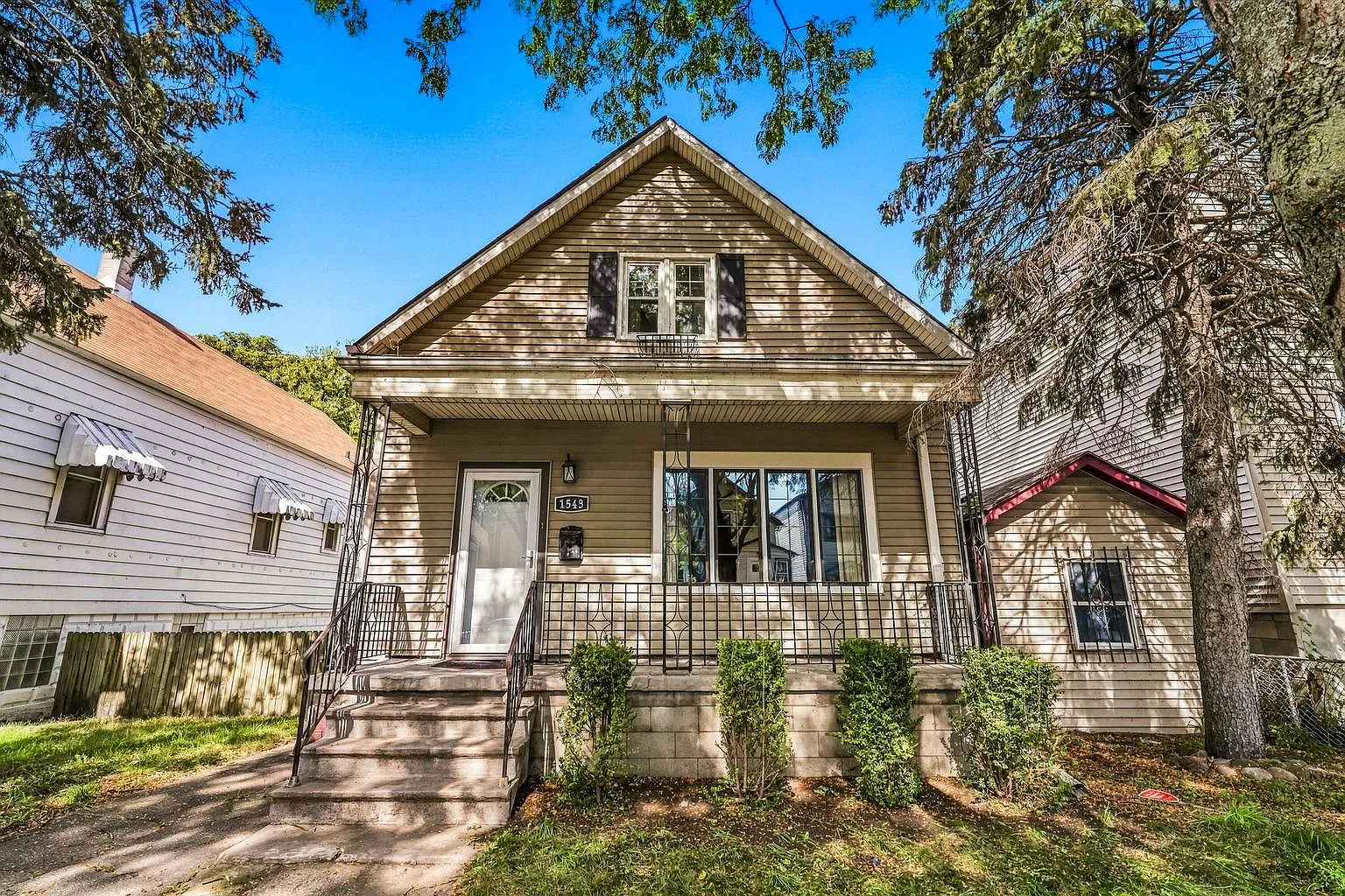 4 bed, 1857 sqft, $1,960 — Photo 1
