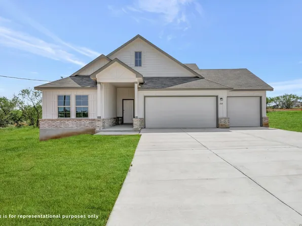 104 Greeley Drive, Floresville, TX 78114