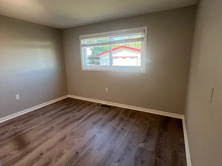 1525 Cliff St — Photo 10