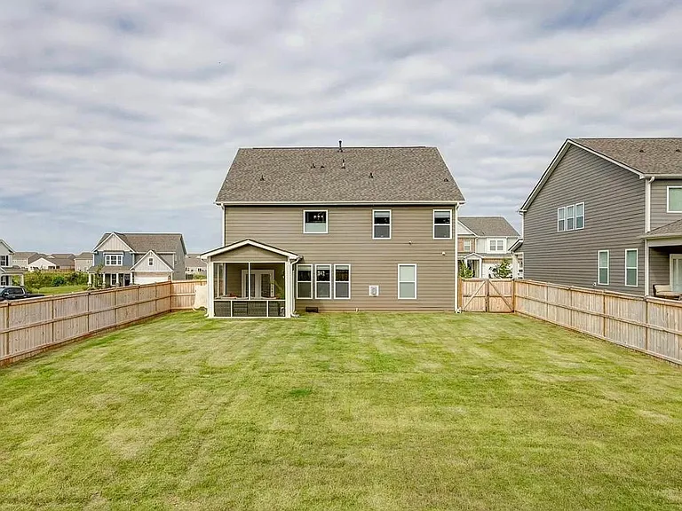 6231 Graymount Trl — Photo 24