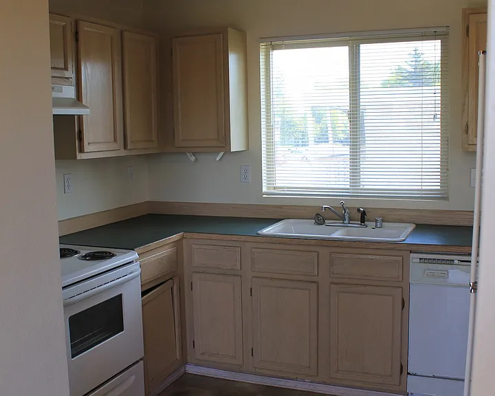 503 E River Ave — Photo 14