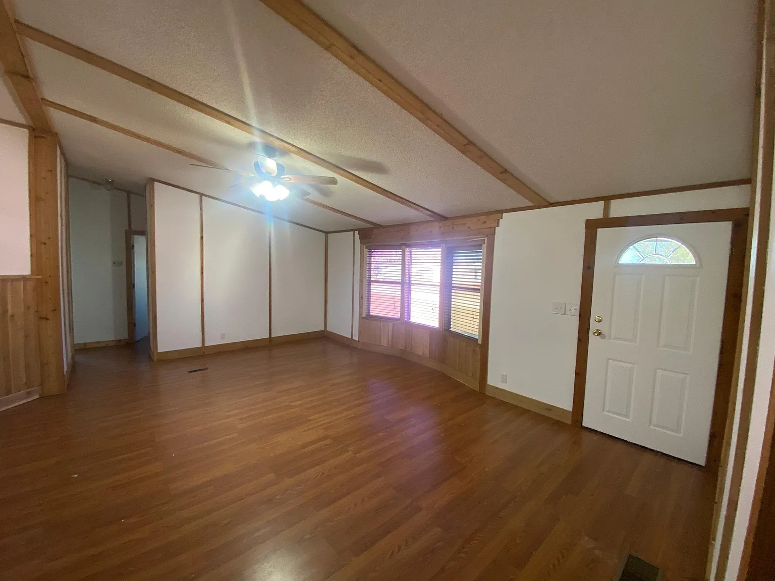3 bed, 1100 sqft, $1,100 — Photo 2