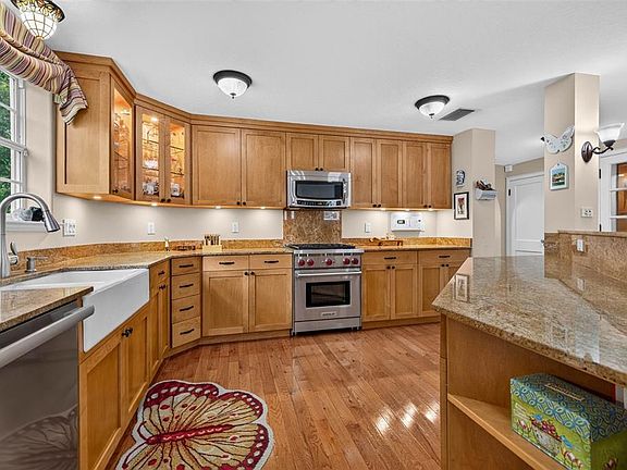 4th image of 322 ROEBLING ROAD S