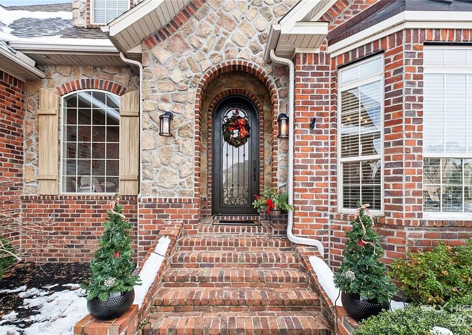 1st image of 6914 W Balmoral Dr