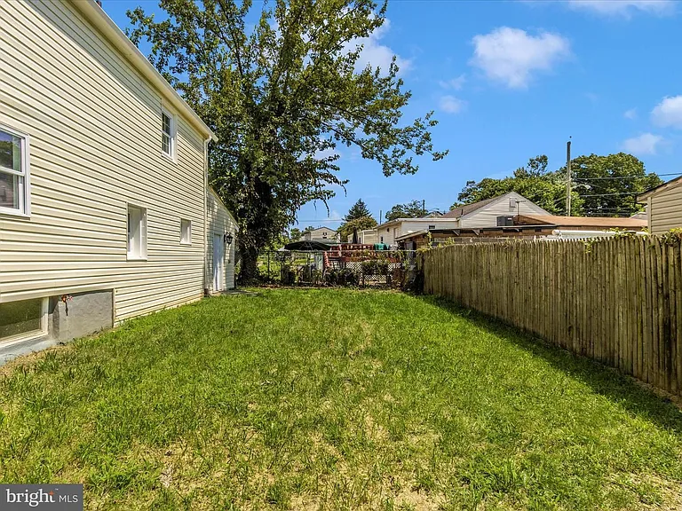 903 Minna Ave — Photo 4