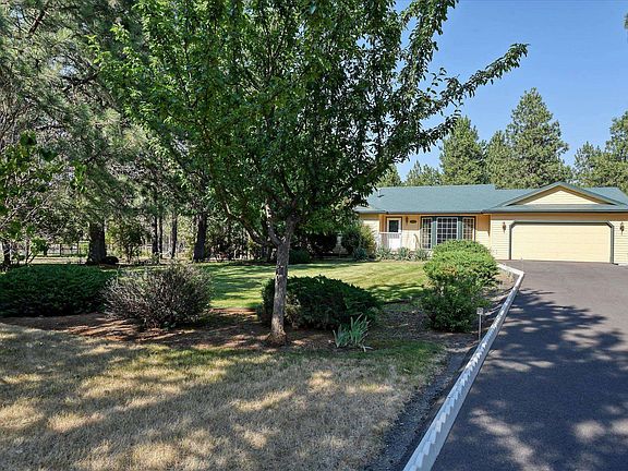 2nd image of 1216 N Fairchild Dr