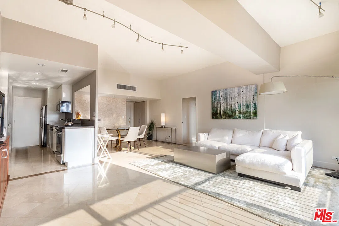 2 bed, 2.5 bath, 1191 sqft, $7,700 — Photo 3