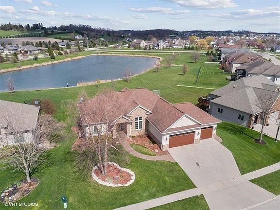 3rd image of 725 Fox Valley Dr