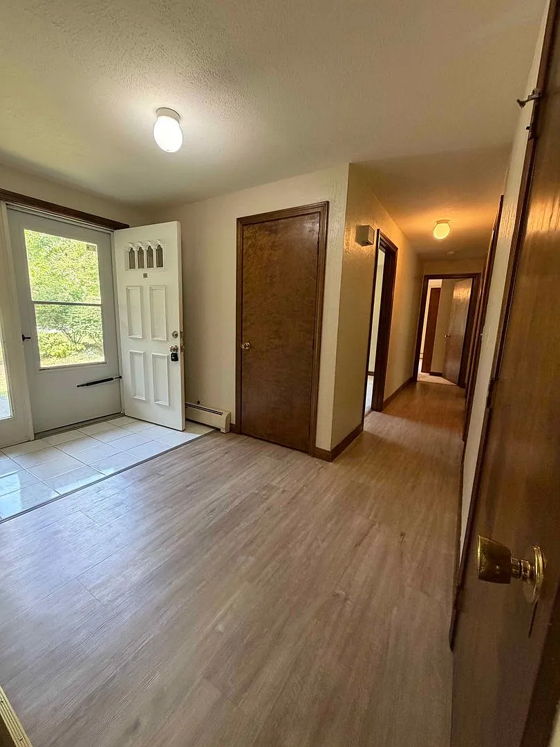 Spacious 3-Bedroom Ranch in a Peaceful East Derry Setting — Photo 4