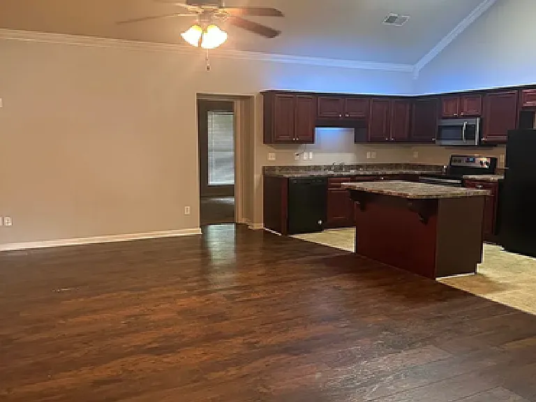 141 Danbury Ln — Photo 1