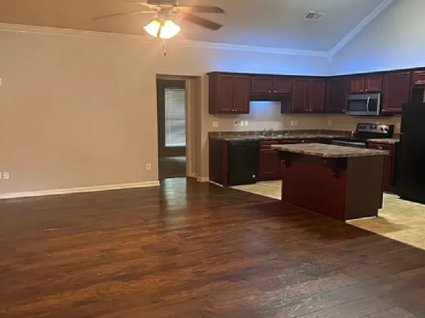 141 Danbury Ln, Calera, AL 35040