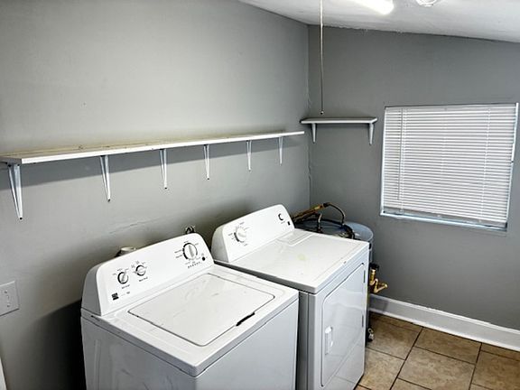 5th image of 579 Chestnut Dr #1