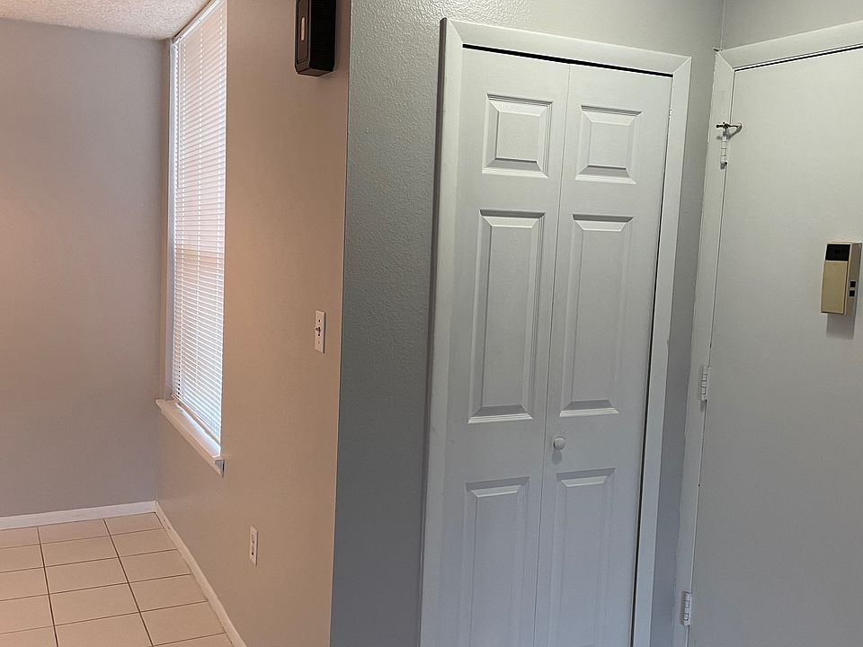 Entryway closet