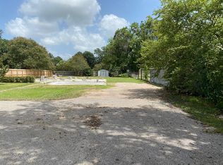 3 Fox Ln, Angleton, TX 77515