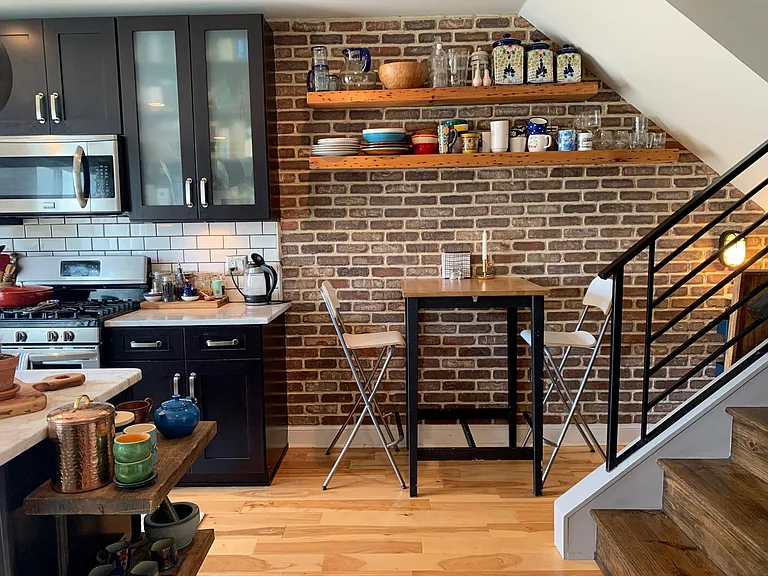 327 E Allen St #4 — Photo 6