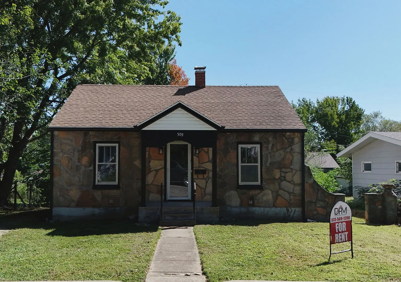 Newly renovated 3-bedroom, 2-bathroom home is ready for move-in and available now for $1,400 a mo... — Photo 1
