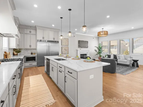 4207 Walker Rd, Charlotte, NC 28211