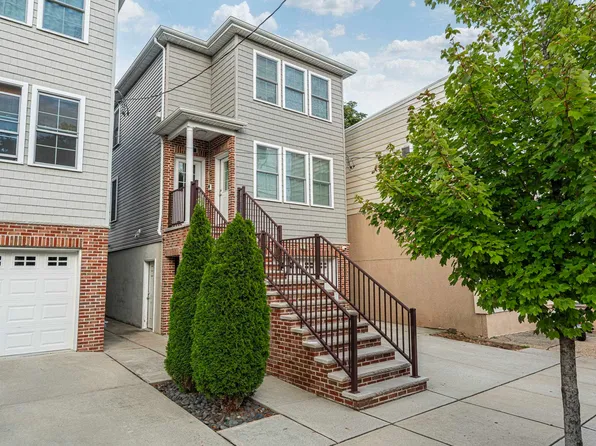 93 Evergreen St, Bayonne, NJ 07002