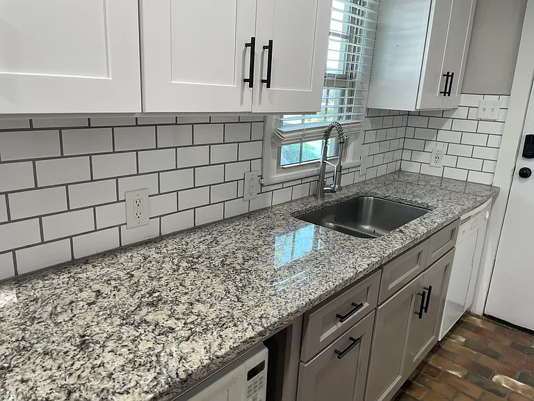 2265 Glasgow Ave — Photo 4