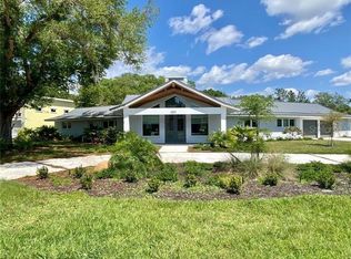 3231 E Forest Lake Dr, Sarasota, FL 34232