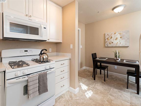 3rd image of 2210 Parnassus Ct #101
