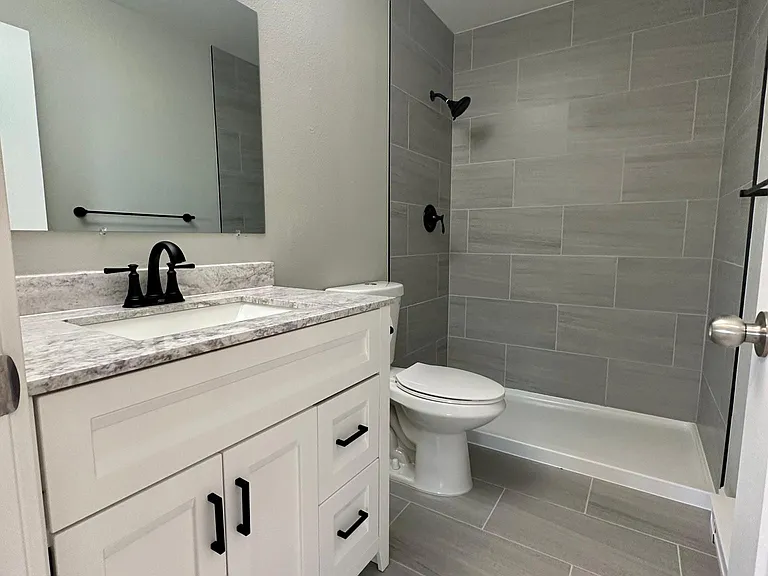 826 E Laramie St #F — Photo 8