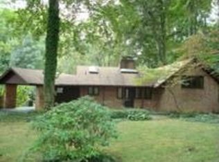 6300 Winston Dr, Bethesda, MD 20817