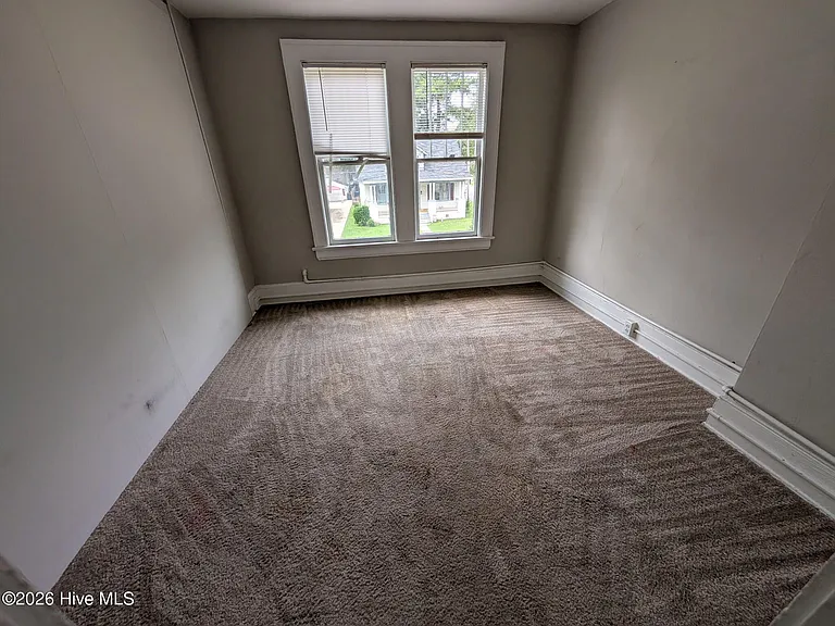 209 Warren St W #B — Photo 4