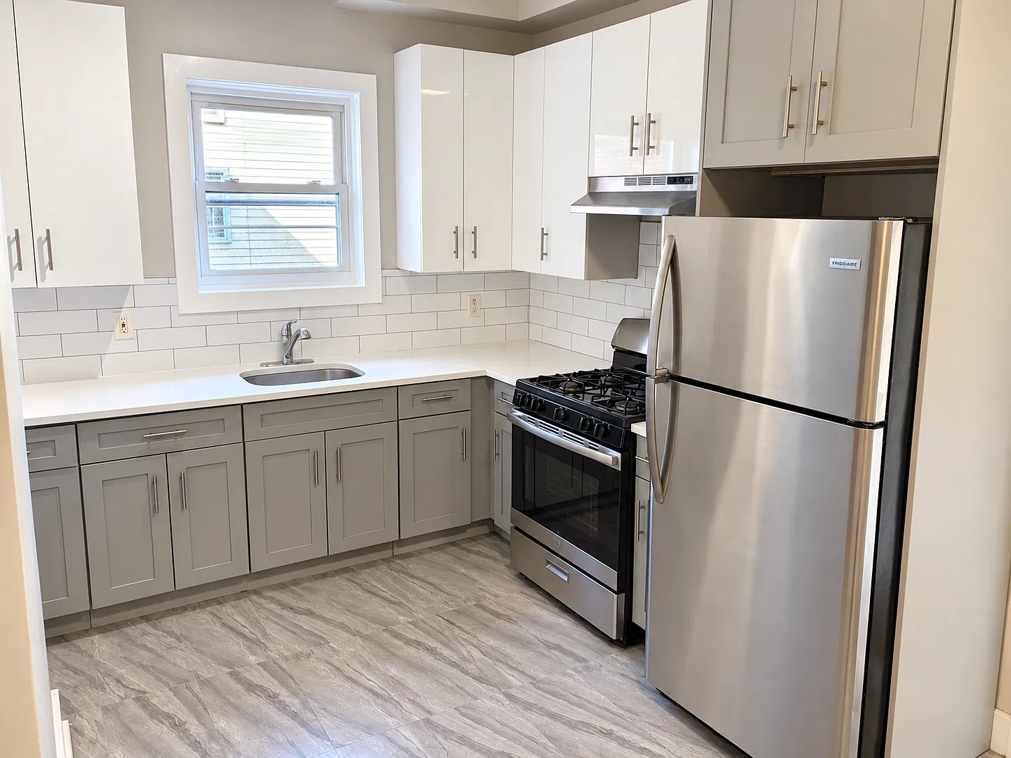 2 bed, 800 sqft, $2,350 — Photo 1