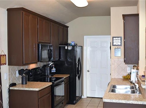 4th image of 200 Angelina Dr