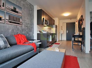 165 Superior Studio, Chicago, IL 60654